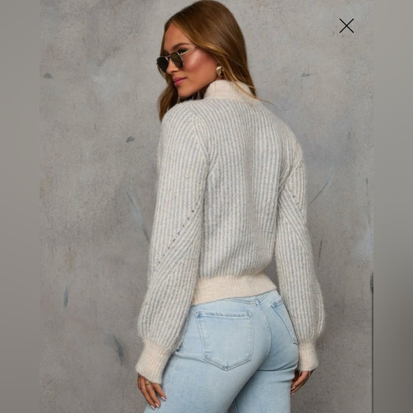 Be Your Favorite Turtleneck Sweater - Picture 4 of 6